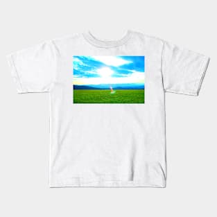 View near Piani di Ragnolo at grass, mountains and sky Kids T-Shirt